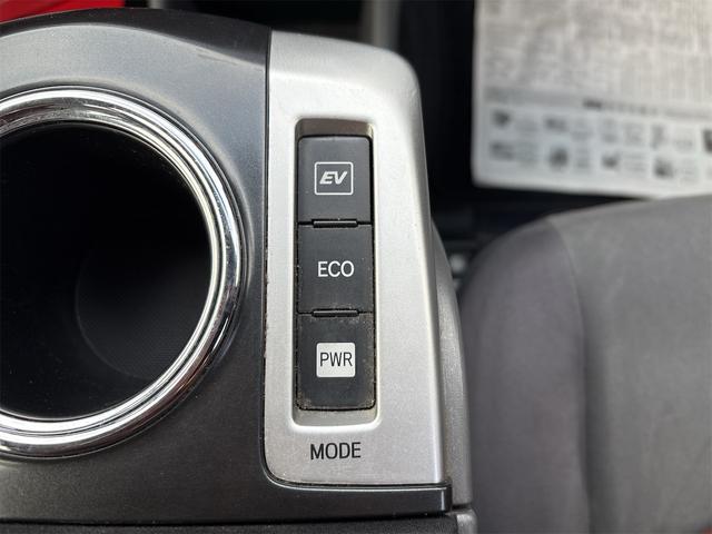 プリウスアルファ Ｓツーリングセレクション　《車検２年》《１７インチＡＷ》ＳＤナビＴＶフルセグＢｌｕｅｔｏｏｔｈバックカメラ／革巻きステアリング／プッシュスタート／スマートキー／クルーズコントロール／純正１７インチアルミ／（32枚目）