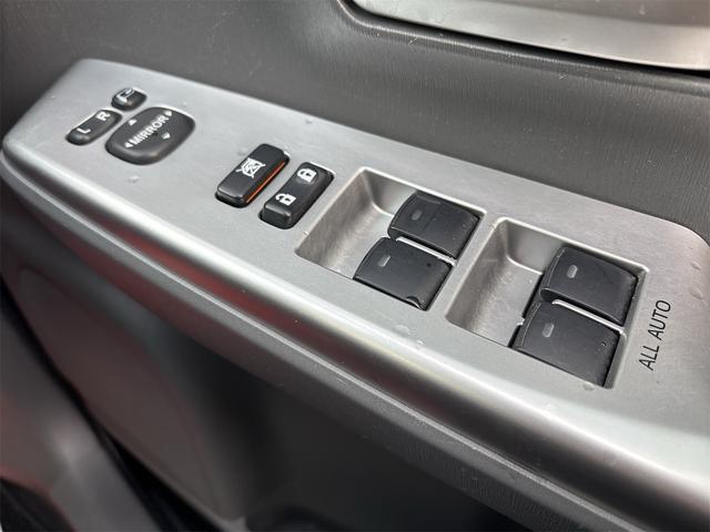 プリウスアルファ Ｓツーリングセレクション　《車検２年》《１７インチＡＷ》ＳＤナビＴＶフルセグＢｌｕｅｔｏｏｔｈバックカメラ／革巻きステアリング／プッシュスタート／スマートキー／クルーズコントロール／純正１７インチアルミ／（33枚目）