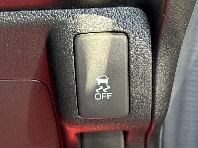 Ｎ－ＢＯＸカスタム Ｇ・ターボパッケージ　《ターボ》《車検２年》純正フルエアロ１５インチＡＷ／ＳＤナビＴＶバックカメラ／プッシュスタート／スマートキー／革巻きステアリング／両側パワースライドア／クルーズコントロール／ＥＴＣ／ＨＩＤオートライト（30枚目）