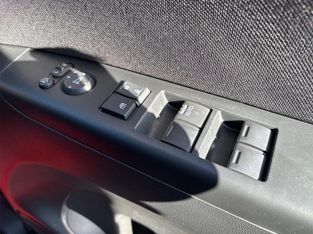 Ｎ－ＢＯＸカスタム Ｇ・ターボパッケージ　《ターボ》《車検２年》純正フルエアロ１５インチＡＷ／ＳＤナビＴＶバックカメラ／プッシュスタート／スマートキー／革巻きステアリング／両側パワースライドア／クルーズコントロール／ＥＴＣ／ＨＩＤオートライト（32枚目）