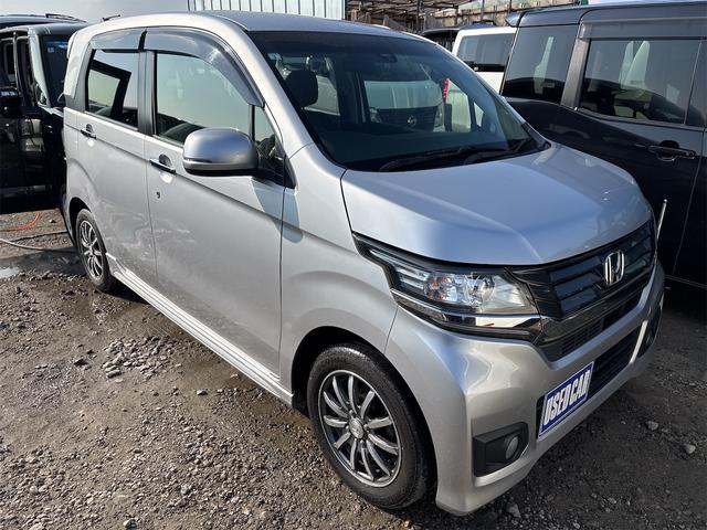 Ｎ－ＷＧＮカスタム Ｇ・ターボパッケージ　《ターボ》《車検２年》純正フルエアロ１４インチＡＷ／純正ナビＴＶ／Ｂｌｕｅｔｏｏｔｈハーフレザーシート／革巻きステアリング／プッシュスタート／スマートキー／ＥＴＣ／ＨＩＤオートライトフォグ／（4枚目）