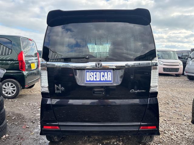 Ｎ－ＢＯＸ＋カスタム Ｇ・ターボパッケージ　《４ＷＤターボ》《車検２年》純正フルエアロ／革巻きステアリング／クルーズコントロール／パドルシフト／両側パワースライドア／スマートキー／プッシュスタート／ＳＤナビＴＶバックカメラ／ＨＩＤオートライト（8枚目）