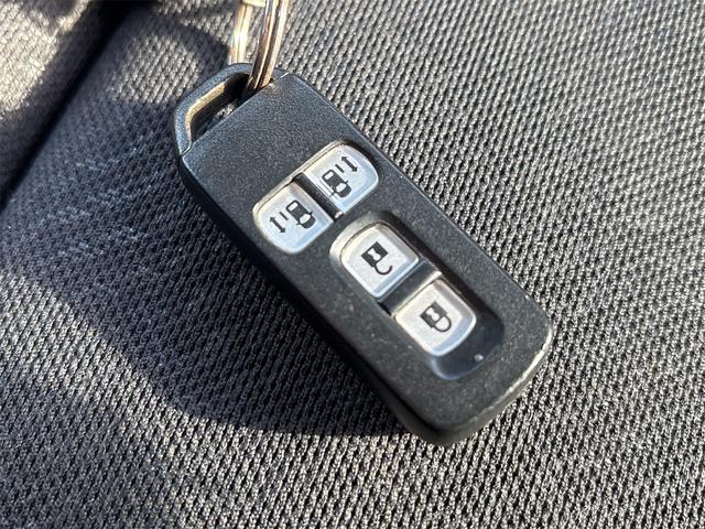 Ｎ－ＢＯＸ＋カスタム Ｇ・ターボパッケージ　《４ＷＤターボ》《車検２年》純正フルエアロ／革巻きステアリング／クルーズコントロール／パドルシフト／両側パワースライドア／スマートキー／プッシュスタート／ＳＤナビＴＶバックカメラ／ＨＩＤオートライト（28枚目）