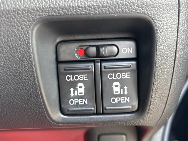 Ｎ－ＢＯＸ＋カスタム Ｇ・ターボパッケージ　《４ＷＤターボ》《車検２年》純正フルエアロ／革巻きステアリング／クルーズコントロール／パドルシフト／両側パワースライドア／スマートキー／プッシュスタート／ＳＤナビＴＶバックカメラ／ＨＩＤオートライト（30枚目）