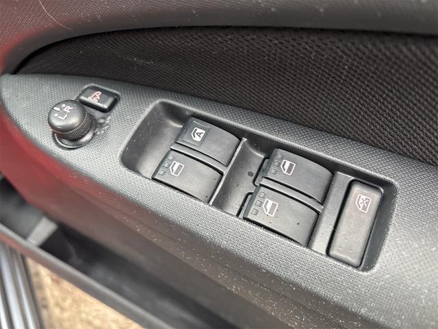 ステラ カスタムＲ　スマートアシスト　《後期モデル》《車検２年》《衝突軽減ブレーキシステム》純正フルエアロ１４インチＡＷ／スマートキー／オートエアコン／アームレスト／ＬＥＤオートライトフォグ／ＣＤオーディオ／（24枚目）