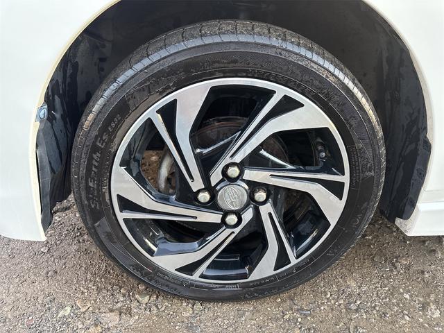 ステラ カスタムＲＳ　スマートアシスト　《４ＷＤターボ》《車検２年》ＳＤナビＴＶＢｌｕｅｔｏｏｔｈ／衝突軽減ブレーキ／革巻きステアリング／革巻きシフト／シートヒーター／ＬＥＤヘッドライト／ＥＴＣ／オートマチックハイビーム／ハーフレザーシート（12枚目）