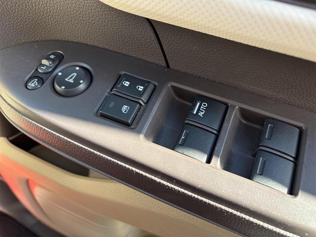 Ｎ－ＢＯＸ Ｇ・Ｌホンダセンシング　《４ＷＤ》ＳＤナビＴＶフルセグＢｌｕｅｔｏｏｔｈバックカメラ／パワースライドドア／衝突軽減ブレーキ／シートヒーター／オートマチックハイビーム／クルーズコントロール／ＬＥＤライト／クリアランスソナー（32枚目）
