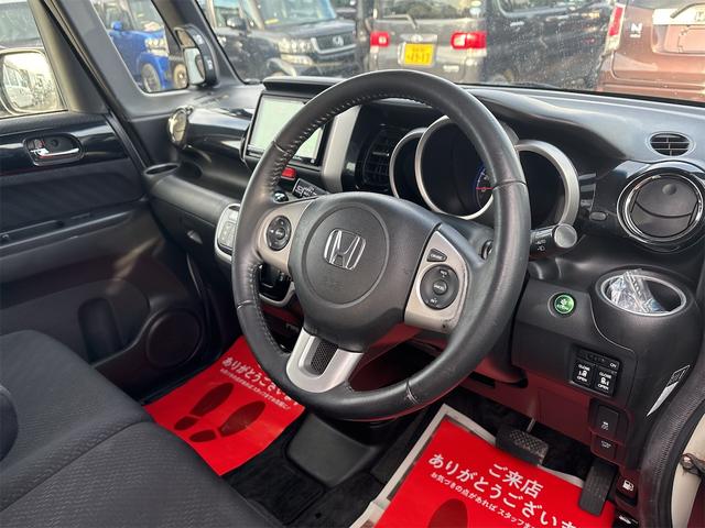 Ｎ－ＢＯＸカスタム Ｇ・ターボＡパッケージ　《ターボ》　ＳＤナビＴＶフルセグ／Ｂｌｕｅｔｏｏｔｈ／ＨＩＤヘッドライト／衝突軽減ブレーキ／革巻きステア／ステアコントロール／クルコンパドルシフト／両側パワースライドア／プッシュスタート／ＥＴＣ／（14枚目）