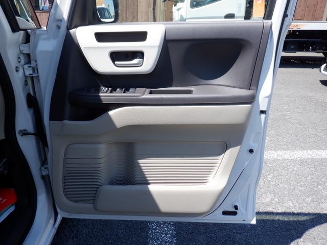 Ｎ－ＢＯＸ Ｇ・Ｌホンダセンシング　２年間保証付　レーダーブレーキサポート　パワ－スライドドア　ナビ　バックカメラ　オートエアコン　前席シートヒーター　横滑り防止　車線逸脱警報　ビルトインＥＴＣ　走行１３８００キロ　グ－鑑定車　外内装５（23枚目）