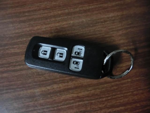 Ｎ－ＢＯＸ Ｇ・Ｌホンダセンシング　２年間保証付　レーダーブレーキサポート　パワ－スライドドア　ナビ　バックカメラ　オートエアコン　前席シートヒーター　横滑り防止　車線逸脱警報　ビルトインＥＴＣ　走行１３８００キロ　グ－鑑定車　外内装５（28枚目）