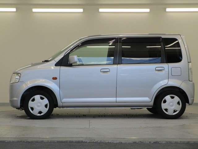 M 軽自動車 1年間三菱認定中古車保証 走行25727キロ 2WD インパネ3速オートマチック 純正CDチューナー プライバシーガラス 純正フロアマット ドアバイザー キーレス 車両状態評価書4.5点(8枚目)