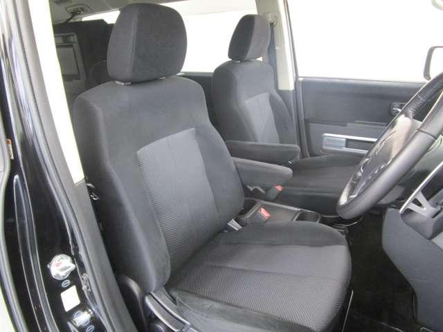 ローデスト G パワーパッケージ 2WD/2.0Lガソリンエンジン/3列シート7人乗り(キャプテンシート)/禁煙/純正エアロ装着車/パナソニックストラーダメモリーナビ/バックカメラ/車両状態評価3.5/車検整備実施お渡し/オートライト(16枚目)