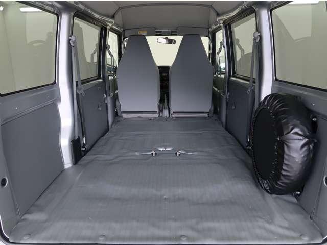 ミニキャブ・ミーブ ＣＤ　１６．０ｋｗｈ　４シーター　電池容量１００％　急速充電　試乗車　キーレスエントリーシステム（プレ空調スターター機能付）プライバシーガラス　リヤアンダーミラー　ダイヤモンドキーパー　シートヒーター　３年間走行距離無制限三菱認定保証（10枚目）