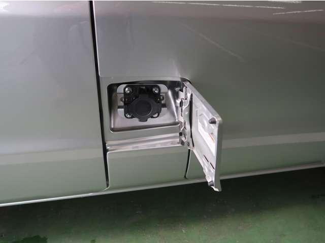 ミニキャブ・ミーブ ＣＤ　１６．０ｋｗｈ　４シーター　電池容量１００％　急速充電　試乗車　キーレスエントリーシステム（プレ空調スターター機能付）プライバシーガラス　リヤアンダーミラー　ダイヤモンドキーパー　シートヒーター　３年間走行距離無制限三菱認定保証（18枚目）
