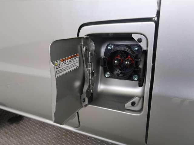 ミニキャブ・ミーブ ＣＤ　１６．０ｋｗｈ　４シーター　電池容量１００％　急速充電　試乗車　キーレスエントリーシステム（プレ空調スターター機能付）プライバシーガラス　リヤアンダーミラー　ダイヤモンドキーパー　シートヒーター　３年間走行距離無制限三菱認定保証（19枚目）