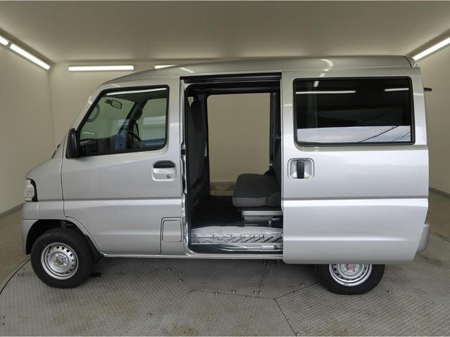 ミニキャブ・ミーブ ＣＤ　１６．０ｋｗｈ　４シーター　電池容量１００％　急速充電　試乗車　キーレスエントリーシステム（プレ空調スターター機能付）プライバシーガラス　リヤアンダーミラー　ダイヤモンドキーパー　シートヒーター　３年間走行距離無制限三菱認定保証（30枚目）