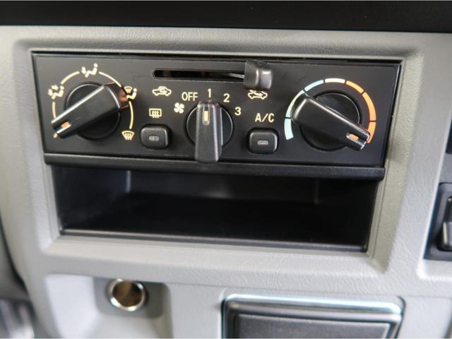 ミニキャブ・ミーブ ＣＤ　１６．０ｋｗｈ　４シーター　電池容量１００％　急速充電　試乗車　キーレスエントリーシステム（プレ空調スターター機能付）プライバシーガラス　リヤアンダーミラー　ダイヤモンドキーパー　シートヒーター　３年間走行距離無制限三菱認定保証（51枚目）