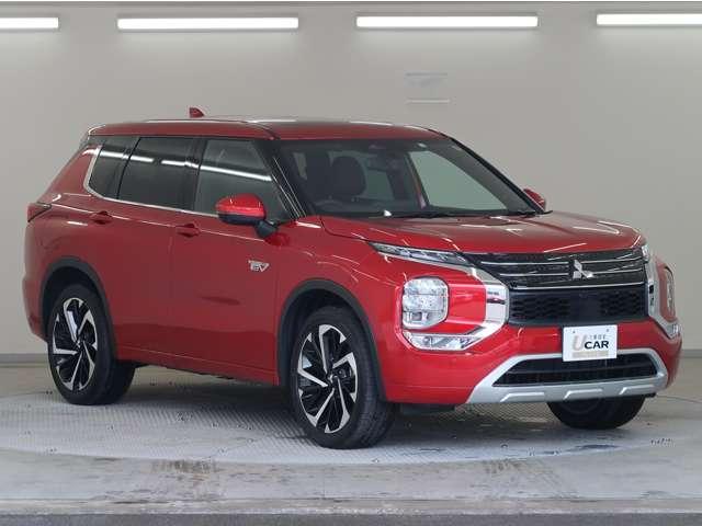 アウトランダーＰＨＥＶ Ｐ　試乗車　禁煙車　パノラマサンル－フ　ＢＯＳＥプレミアムサウンド　純正スマホ連携ナビ　本革　　キーパーコ－ティング　メモリー機能付パワーシート　パワーゲート　運転支援機能　後側方車両検知警報　容量９６％（17枚目）