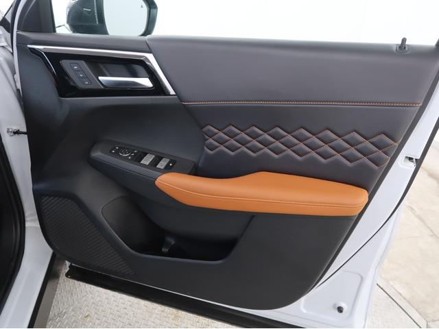 アウトランダーＰＨＥＶ Ｐ　パノラマサンルーフ　本革　ＢＯＳＥプレミアムスピーカー　純正スマートフォン連携ナビ　全方位カメラ　駆動用バッテリー容量９６％　ワンオーナー　パワーシート　パワーゲート　ＡＣ１００Ｖ電源１５００Ｗ給電（62枚目）