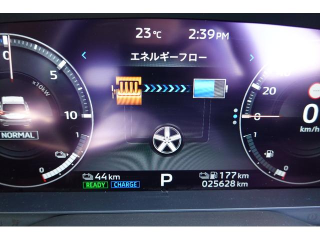 アウトランダーＰＨＥＶ Ｇ　４ＷＤ　プラグインハイブリッド　禁煙車　純正スマートフォン連携ナビ＋全方位カメラ　駆動用バッテリー残容量９５％　ＡＣ１００Ｖ電源１５００Ｗ給電　パワーシート　パワーゲート　シートヒーター　スマホ充電（54枚目）