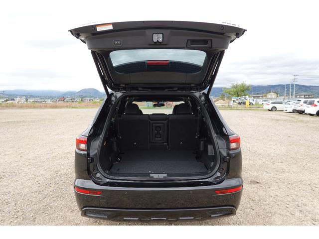 アウトランダーＰＨＥＶ ブラックエディション　特別仕様車　黒本革　電動パノラマサンル－フ　ＢＯＳＥ９スピーカー　ダイナミックシールドブラック　ルーフレール　エンジンフードエンブレム　純正ナビ　全方位カメラ　駆動用バッテリー容量９６％　ワンオーナー（31枚目）