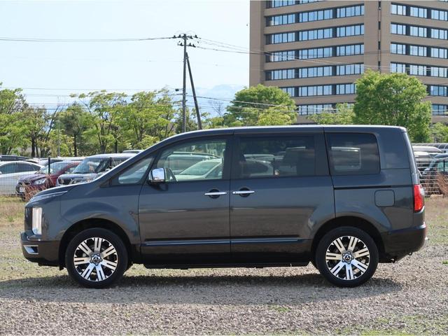 デリカＤ：５ Ｐ　３列シート８人乗り　試乗車ＵＰ（レンタカー登録）パナソニックナビ　全方位カメラ　電動サイドステップ　衝突防止　オートマチックハイビーム　両側電動スライドドア　電動リヤゲート　Ｂｌｕｅｔｏｏｔｈ　ＥＴＣ（32枚目）