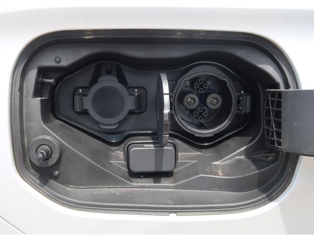 アウトランダーＰＨＥＶ Ｐ　４ＷＤ　黒本革　ＢＯＳＥプレミアムスピーカー　ルーフレール　純正スマホ連携ナビ　全方位カメラ　駆動用バッテリー容量残９５％　ＥＴＣ２．０　ワイヤレス充電対応　ワンオーナー　リフレッシュ機能パワーシート（33枚目）