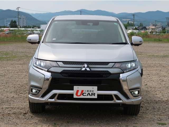 アウトランダーＰＨＥＶ Ｇプラスパッケージ　４ＷＤ　禁煙車　純正スマホ連携ナビ　全方位カメラ　駆動用バッテリー容量残８８％　ワンオ－ナ－　後退時・後側方車両検知警報機能　ハンドルヒーター　前後ドライブレコーダー　ＡＣ１００電源１５００Ｗ給電（17枚目）