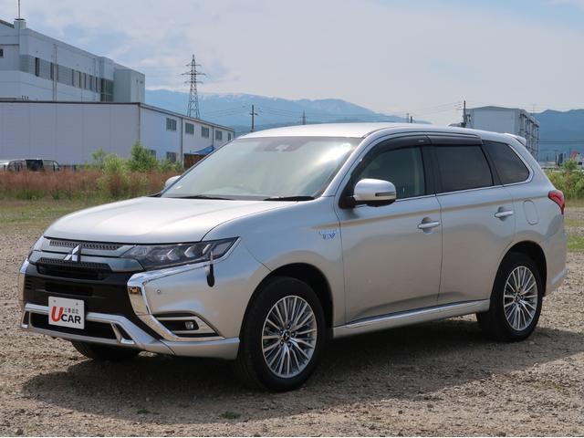 アウトランダーＰＨＥＶ Ｇプラスパッケージ　４ＷＤ　禁煙車　純正スマホ連携ナビ　全方位カメラ　駆動用バッテリー容量残８８％　ワンオ－ナ－　後退時・後側方車両検知警報機能　ハンドルヒーター　前後ドライブレコーダー　ＡＣ１００電源１５００Ｗ給電（28枚目）