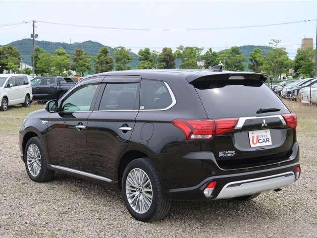アウトランダーＰＨＥＶ Ｇ　４ＷＤ　２．４Ｌプラグインハイブリッド　ＡＣ１００Ｖ電源１５００Ｗ給電　駆動用バッテリー容量残８６％　後退時・後側方車両検知警報機能（レーンチェンジアシスト付き）禁煙　シートヒーター　ハンドルヒーター（18枚目）