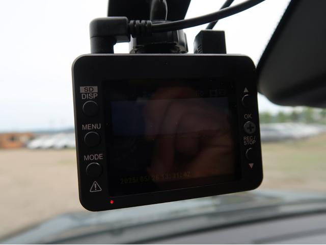 アウトランダーＰＨＥＶ Ｇ　４ＷＤ　２．４Ｌプラグインハイブリッド　ＡＣ１００Ｖ電源１５００Ｗ給電　駆動用バッテリー容量残８６％　後退時・後側方車両検知警報機能（レーンチェンジアシスト付き）禁煙　シートヒーター　ハンドルヒーター（30枚目）