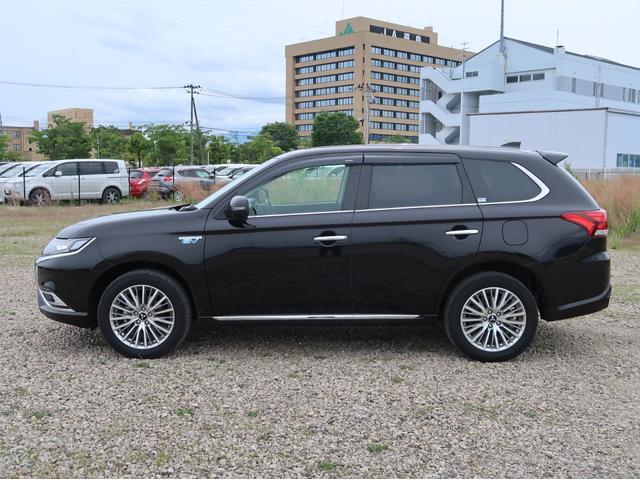 アウトランダーＰＨＥＶ Ｇ　４ＷＤ　２．４Ｌプラグインハイブリッド　ＡＣ１００Ｖ電源１５００Ｗ給電　駆動用バッテリー容量残８６％　後退時・後側方車両検知警報機能（レーンチェンジアシスト付き）禁煙　シートヒーター　ハンドルヒーター（33枚目）