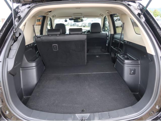 アウトランダーＰＨＥＶ Ｇ　４ＷＤ　２．４Ｌプラグインハイブリッド　ＡＣ１００Ｖ電源１５００Ｗ給電　駆動用バッテリー容量残８６％　後退時・後側方車両検知警報機能（レーンチェンジアシスト付き）禁煙　シートヒーター　ハンドルヒーター（76枚目）