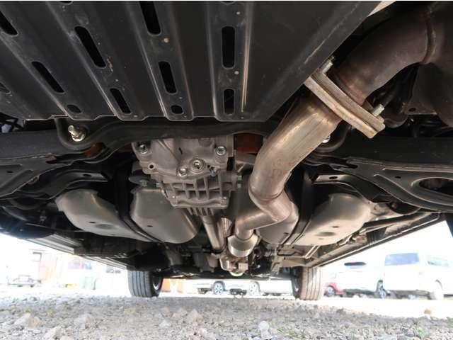 デリカＤ：５ Ｐ　３列シート８人乗り　試乗車　禁煙　パナソニックナビ　全方位カメラ　電動サイドステップ　ダイヤモンドキーパーコーティング　３年間走行距離無制限三菱認定中古車プレミアム保証　後退時・後側方車両検知警報機能（13枚目）