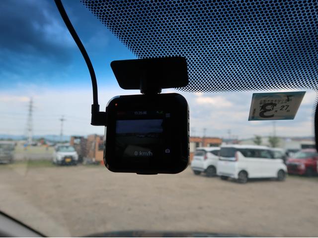 デリカＤ：５ Ｐ　３列シート８人乗り　試乗車　禁煙　パナソニックナビ　全方位カメラ　電動サイドステップ　ダイヤモンドキーパーコーティング　３年間走行距離無制限三菱認定中古車プレミアム保証　後退時・後側方車両検知警報機能（24枚目）