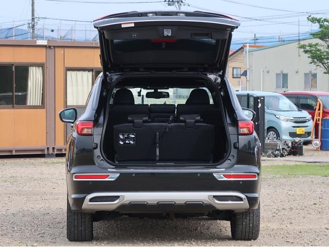 アウトランダーＰＨＥＶ Ｐ　黒本革　ＢＯＳＥプレミアムスピーカー　ルーフレール　パノラマ電動サンルーフ　純正スマートフォン連携ナビ　全方位カメラ　スマホ充電　ＵＳＢポート　リフレッシュ機能付きパワーシート　パワーゲート　禁煙車（36枚目）