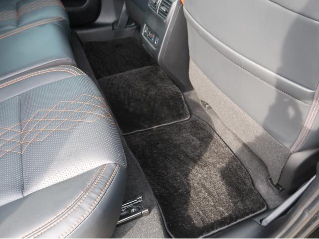アウトランダーＰＨＥＶ Ｐ　黒本革　ＢＯＳＥプレミアムスピーカー　ルーフレール　パノラマ電動サンルーフ　純正スマートフォン連携ナビ　全方位カメラ　スマホ充電　ＵＳＢポート　リフレッシュ機能付きパワーシート　パワーゲート　禁煙車（64枚目）