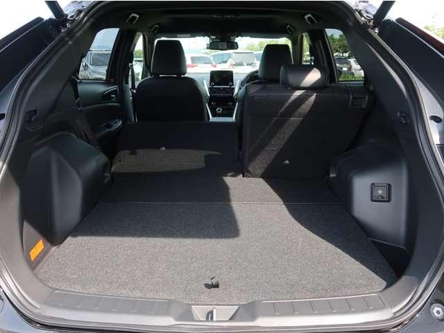 エクリプスクロスＰＨＥＶ Ｐ　４ＷＤ　プラグインハイブリッド　試乗車ＵＰ（レンタカー登録）電動パノラマサンル－フ　駆動用バッテリー容量残９４％　電気温水式ヒーター　電動リヤゲ－ト　純正スマートフォン連携ナビ　全方位カメラ　ＥＴＣ（13枚目）