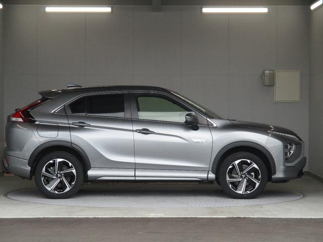 エクリプスクロスＰＨＥＶ Ｐ　試乗車　電気温水ＨＴ　サンルーフ　ナビ　全方位カメラ　駆動用バッテリー容量残９０　レーダークルコン　電動リヤゲート　パワーシート　後側方車両検知警報機能　ルーフレール　ＡＣ１００Ｖ電源１５００Ｗ給電（31枚目）
