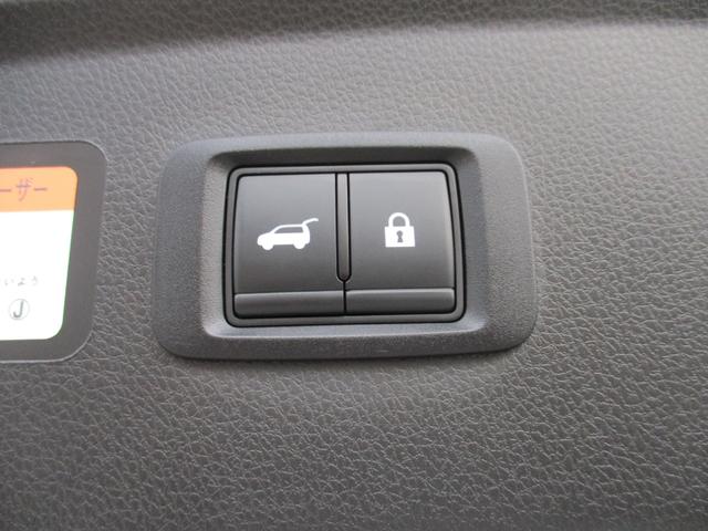 エクリプスクロスＰＨＥＶ Ｐ　試乗車　電気温水ＨＴ　サンルーフ　ナビ　全方位カメラ　駆動用バッテリー容量残９０　レーダークルコン　電動リヤゲート　パワーシート　後側方車両検知警報機能　ルーフレール　ＡＣ１００Ｖ電源１５００Ｗ給電（34枚目）