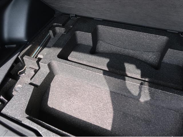 フォレスター ２．０ＸＴ　アイサイト　禁煙車　ナビ　バックカメラ　電動リヤゲート　シートヒーター　ルーフレール　トノカバー　２０２４年製ヨコハマタイヤ　１年間走行距離無制限三菱認定中古車保証パワーシート　フォグランプ　Ｂｌｕｅｔｏｏｔｈ（72枚目）