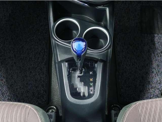 アクア Ｇ　デイスプレーオーディオ　バックカメラ　ＬＥＤヘッドライトフォグランプ　トヨタセーフティセンス　オートハイビーム　車線逸脱警報機能　２ＤＩＮプレーヤーＤＶＤ／ＣＤ　１年間走行距離無制限三菱認定中古車保証（10枚目）