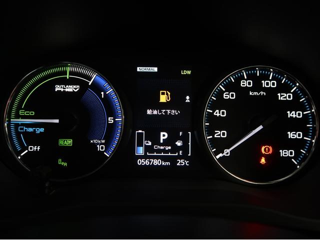 アウトランダーＰＨＥＶ Ｇ　禁煙　電気温水式ヒーター　後側方車両検知　ナビ　後席モニター　ワンオーナー　駆動用バッテリー容量残７８％　シートハンドルヒーター　パワーシート　オートマチックハイビーム　ＡＣ１００Ｖ電源１５００Ｗ給電（28枚目）
