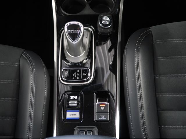 アウトランダーＰＨＥＶ Ｇ　禁煙　電気温水式ヒーター　後側方車両検知　ナビ　後席モニター　ワンオーナー　駆動用バッテリー容量残７８％　シートハンドルヒーター　パワーシート　オートマチックハイビーム　ＡＣ１００Ｖ電源１５００Ｗ給電（36枚目）