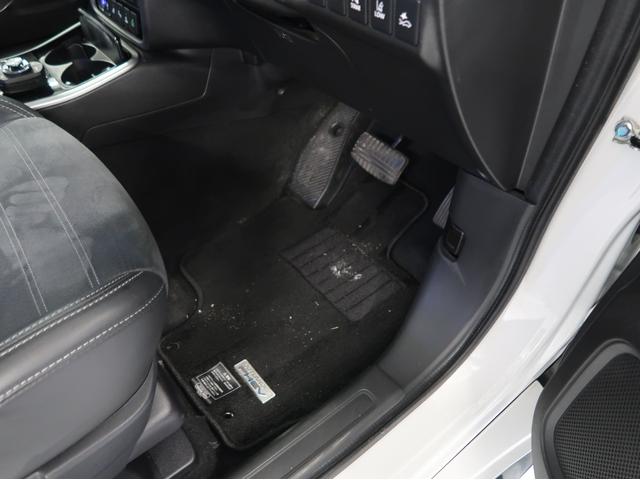 アウトランダーＰＨＥＶ Ｇ　禁煙　電気温水式ヒーター　後側方車両検知　ナビ　後席モニター　ワンオーナー　駆動用バッテリー容量残７８％　シートハンドルヒーター　パワーシート　オートマチックハイビーム　ＡＣ１００Ｖ電源１５００Ｗ給電（41枚目）