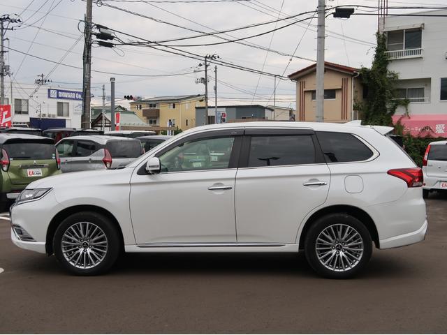 アウトランダーＰＨＥＶ Ｇ　禁煙　電気温水式ヒーター　後側方車両検知　ナビ　後席モニター　ワンオーナー　駆動用バッテリー容量残７８％　シートハンドルヒーター　パワーシート　オートマチックハイビーム　ＡＣ１００Ｖ電源１５００Ｗ給電（58枚目）