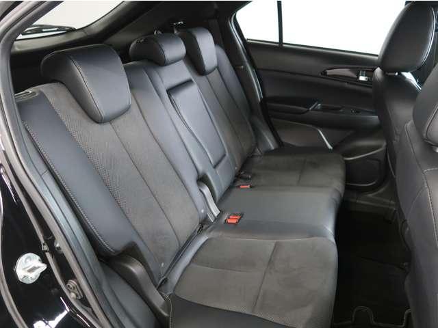 エクリプスクロスＰＨＥＶ Ｐ　バッテリー容量残８７　電気温水ヒーター　禁煙　純正ナビ全方位カメラ　ワンオーナー　ＡＣ１００Ｖ１５００Ｗ給電　ＥＴＣ２．０　後側方車両検知警報機能　ハンドルヒーター　１年間走行距離無制限認定中古車保証（13枚目）