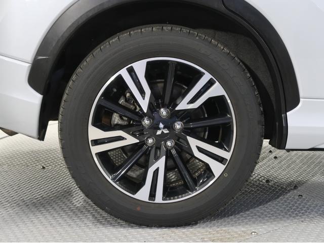 運転席側リヤタイヤです。