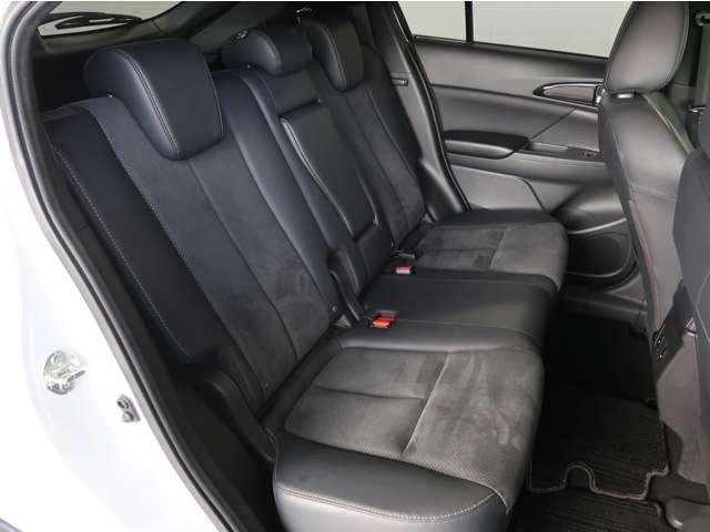 エクリプスクロスPHEV P バッテリー容量90 純正ナビ全方位カメラ キ-パ-コ-ト レーダークルーズ オートハイビーム シートハンドルヒーター 1500W給電AC100V電源 リモートコントロール 電動リヤゲート 禁煙 試乗車(11枚目)