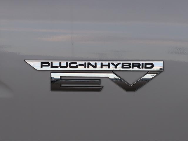 エクリプスクロスPHEV P バッテリー容量90 純正ナビ全方位カメラ キ-パ-コ-ト レーダークルーズ オートハイビーム シートハンドルヒーター 1500W給電AC100V電源 リモートコントロール 電動リヤゲート 禁煙 試乗車(31枚目)